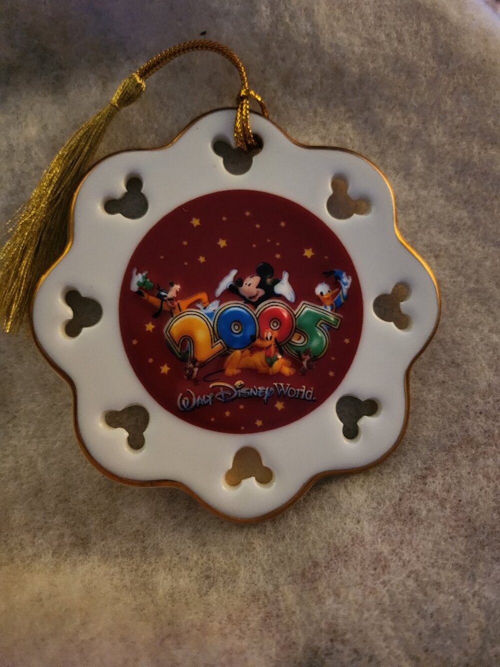 2005 DISNEYLAND ORNAMENT
